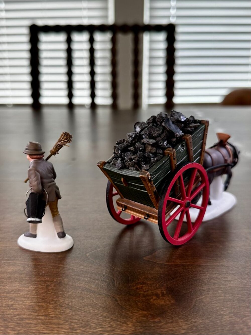 Dept 56 "Delivering Coal for the Hearth" Heritage Village/Dickens Village 58326 - Picture 4 of 7